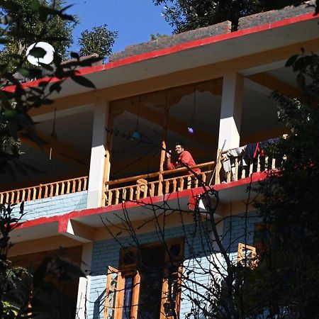Mozo Inn&Cafe Jibhi Banjār Esterno foto