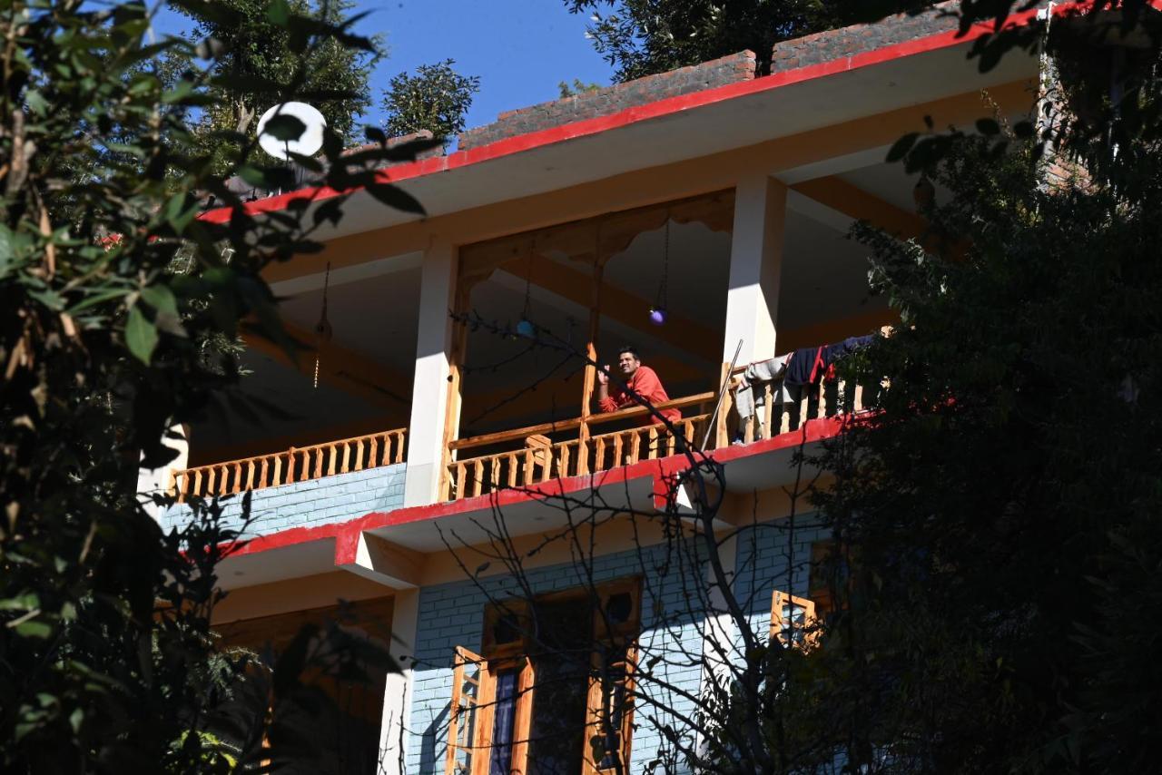 Mozo Inn&Cafe Jibhi Banjār Esterno foto