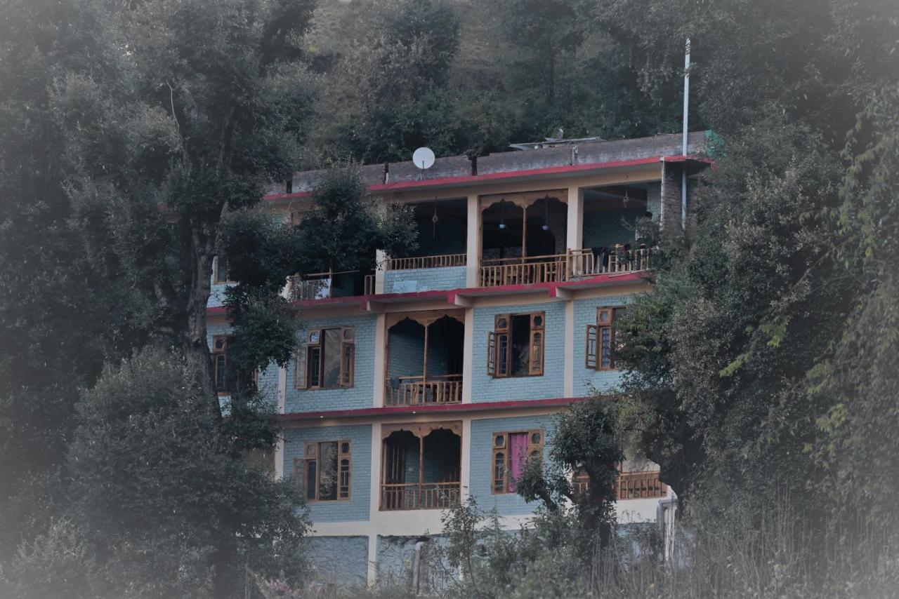 Mozo Inn&Cafe Jibhi Banjār Esterno foto