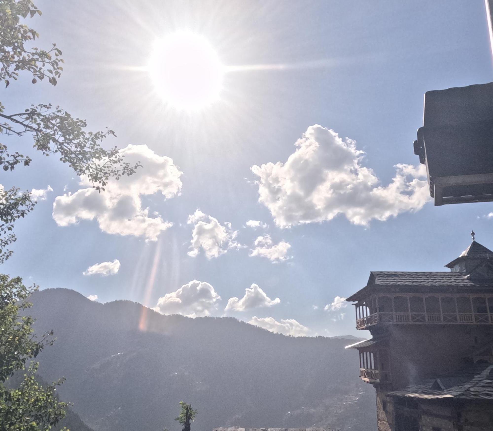 Mozo Inn&Cafe Jibhi Banjār Esterno foto