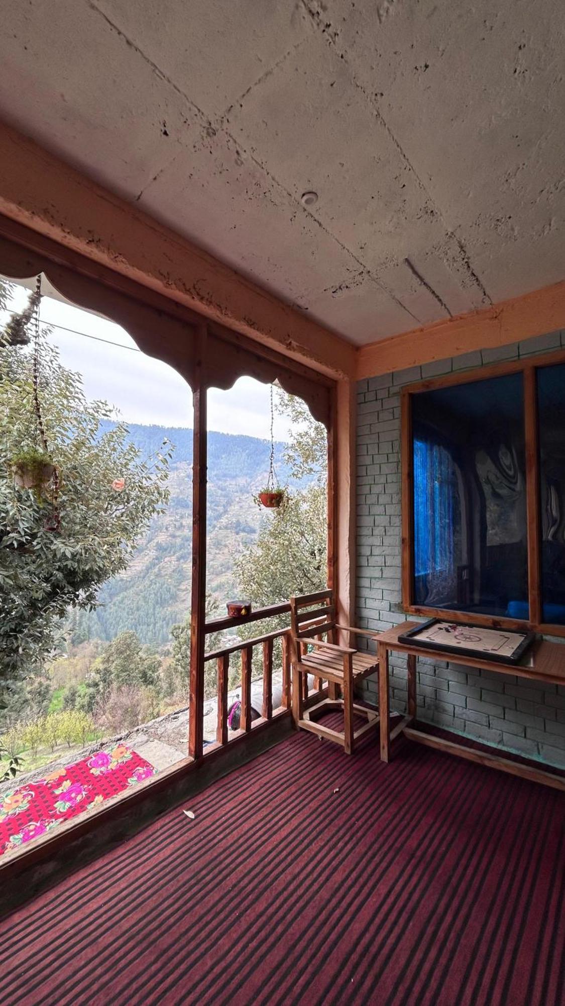 Mozo Inn&Cafe Jibhi Banjār Esterno foto