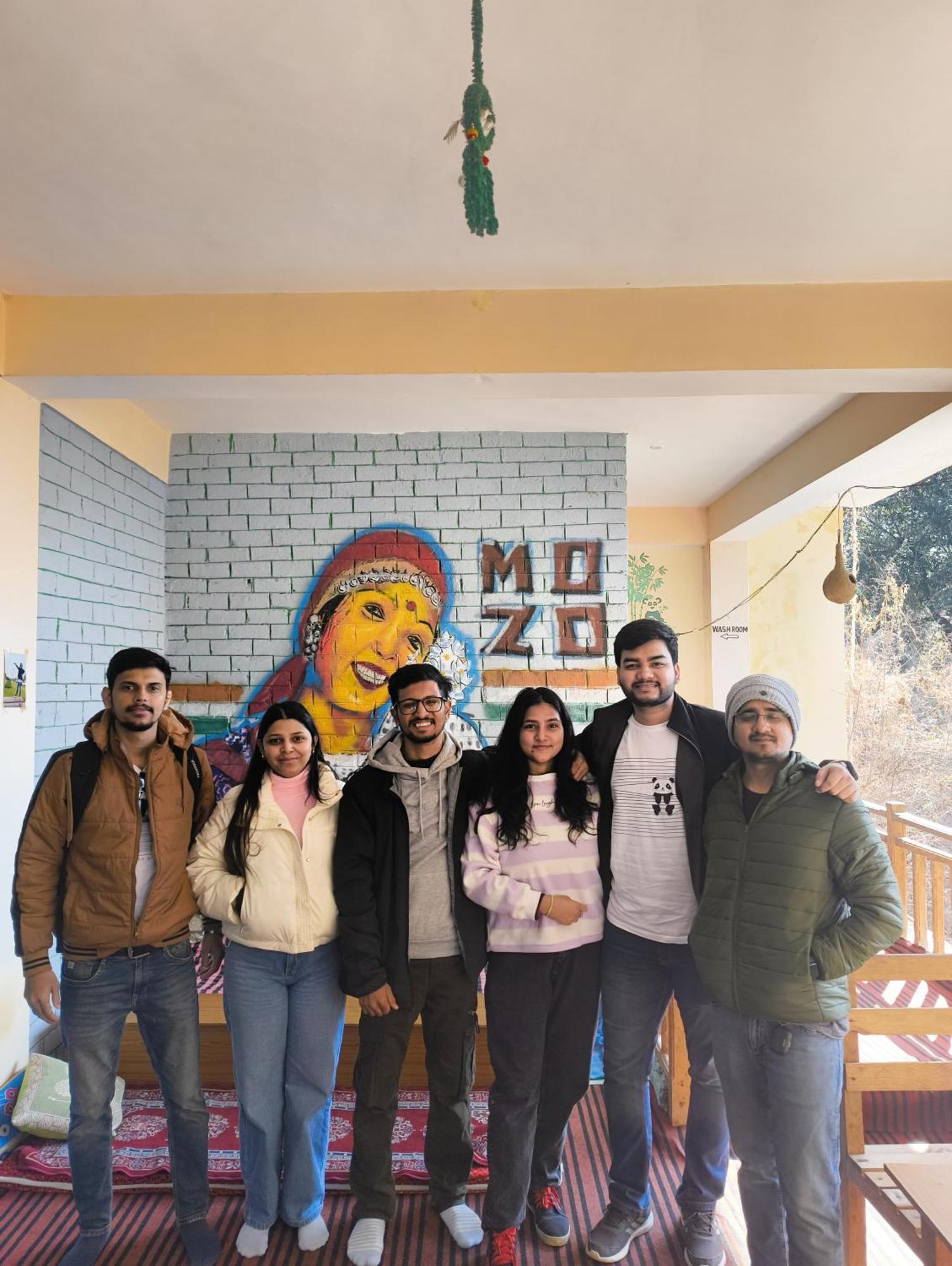 Mozo Inn&Cafe Jibhi Banjār Esterno foto